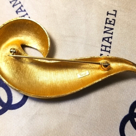 CROWN Trifari LARGE Vintage Brooch - Picture 5 of 6